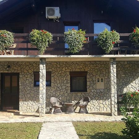 Guest House Iva Szluin Kültér fotó