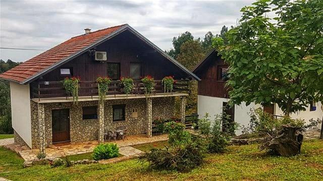 Guest House Iva Szluin Kültér fotó