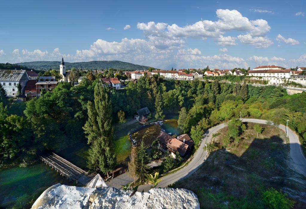 Guest House Iva Szluin Kültér fotó